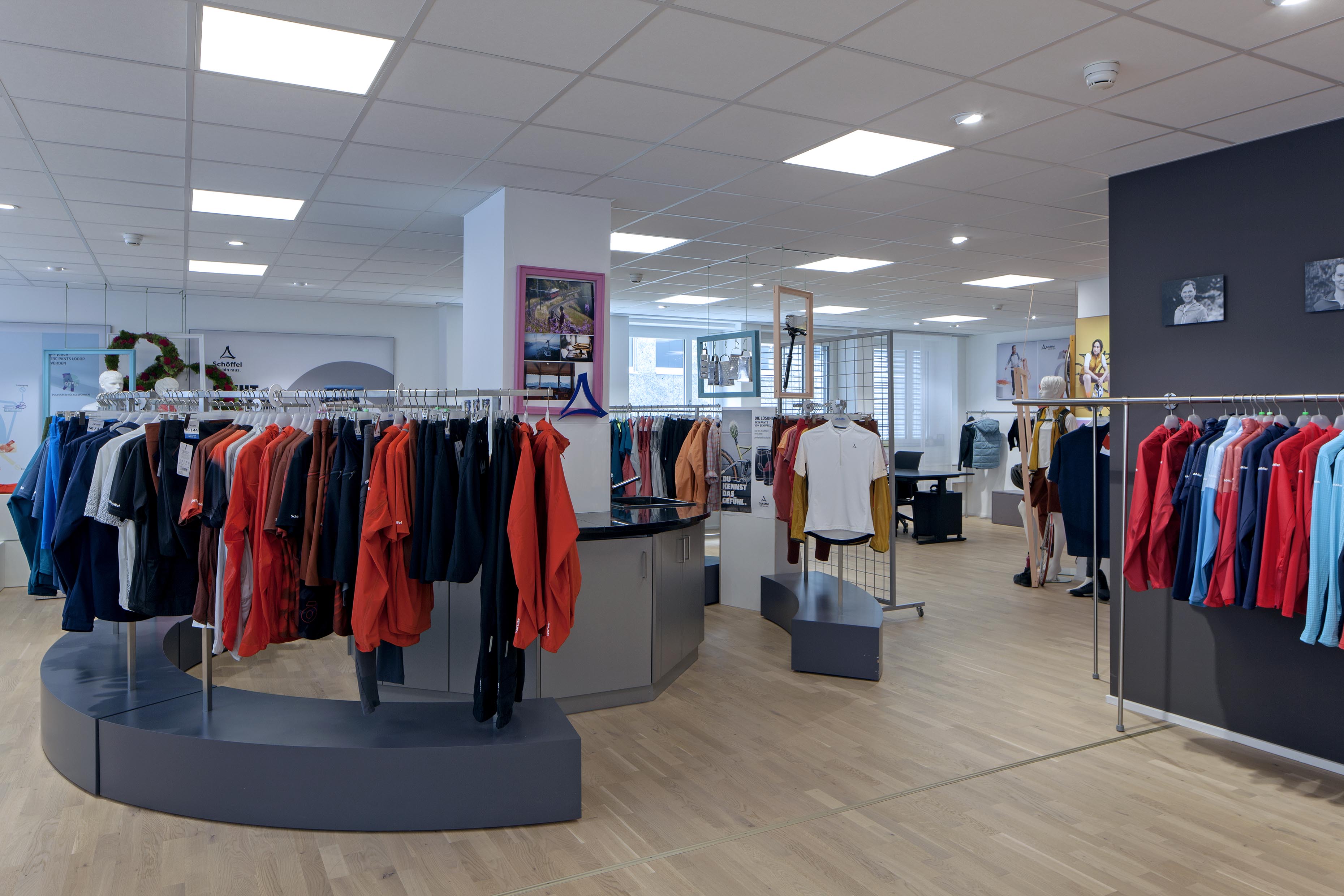 Fashion Center Haus 9 Schoffel 02.jpg