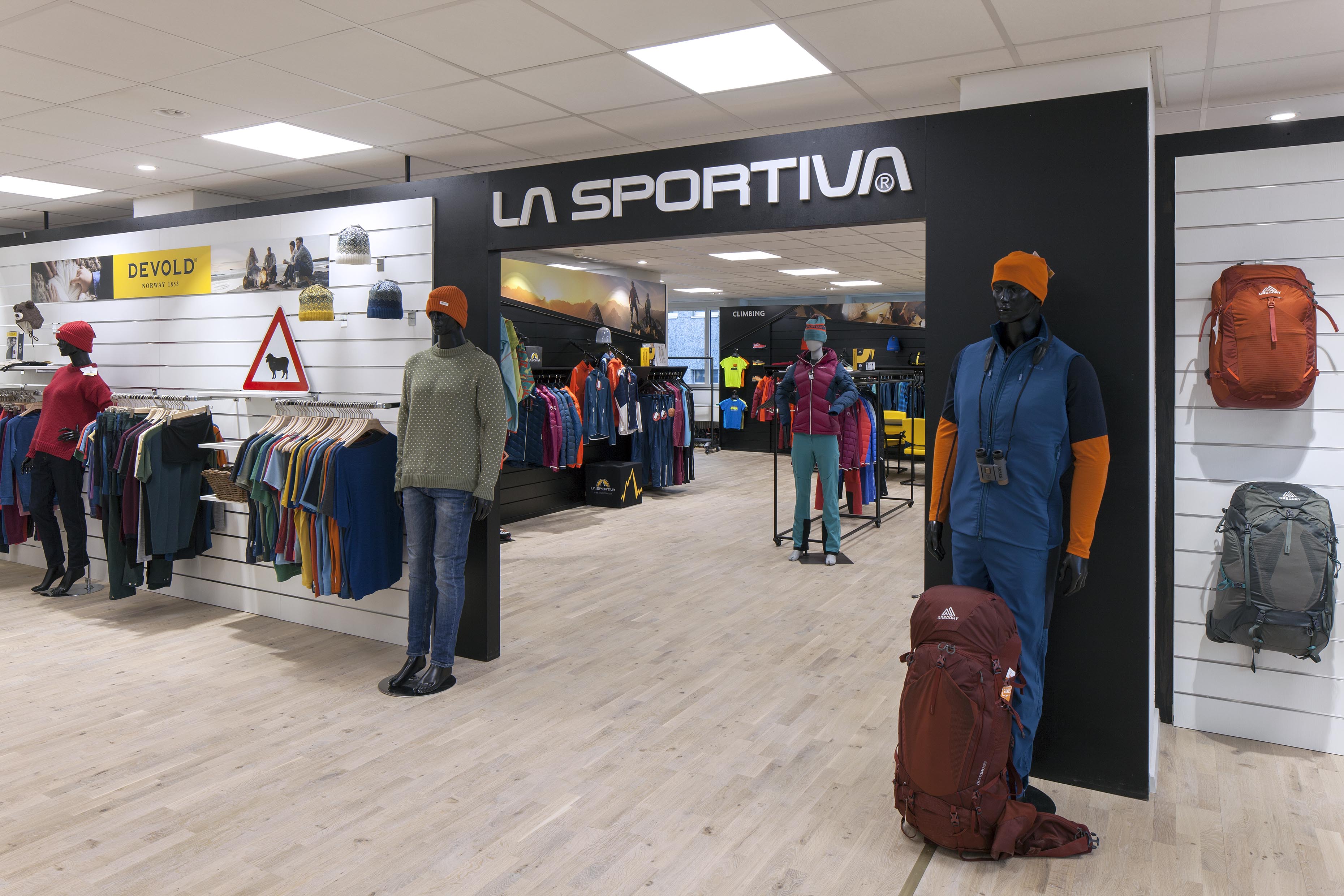 Fashion Center Haus 9 Showroom La Sportiva 01.jpg
